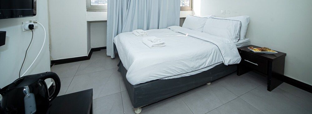 Haifa Tower Hotel Deluxe Room, City View 9