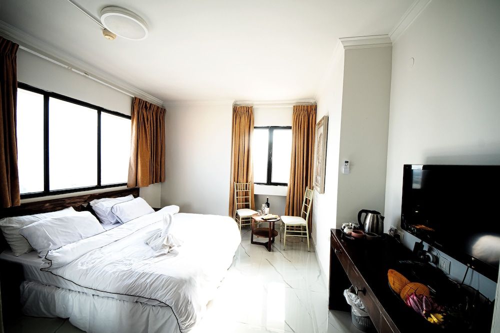 Haifa Tower Hotel Deluxe Room, City View 6