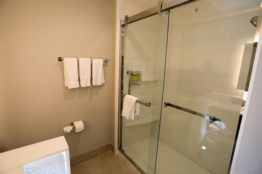 Standard Room, 1 King Bed (Extra Floor Space)