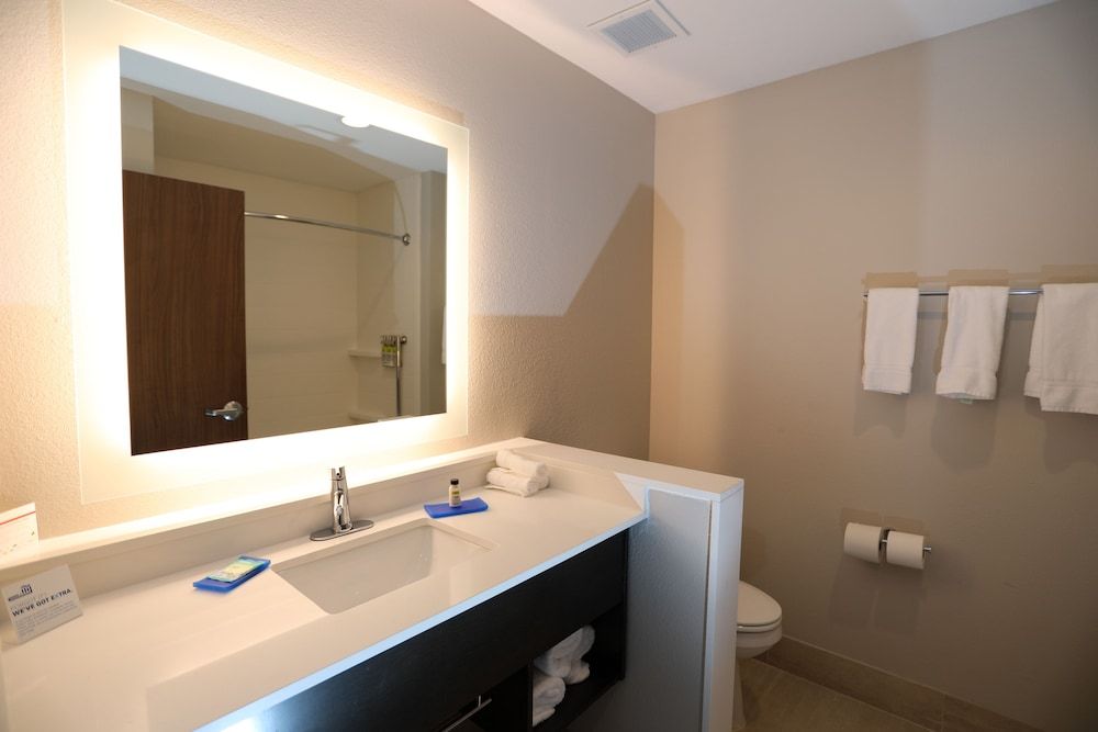 Standard Room, 1 King Bed (Extra Floor Space)