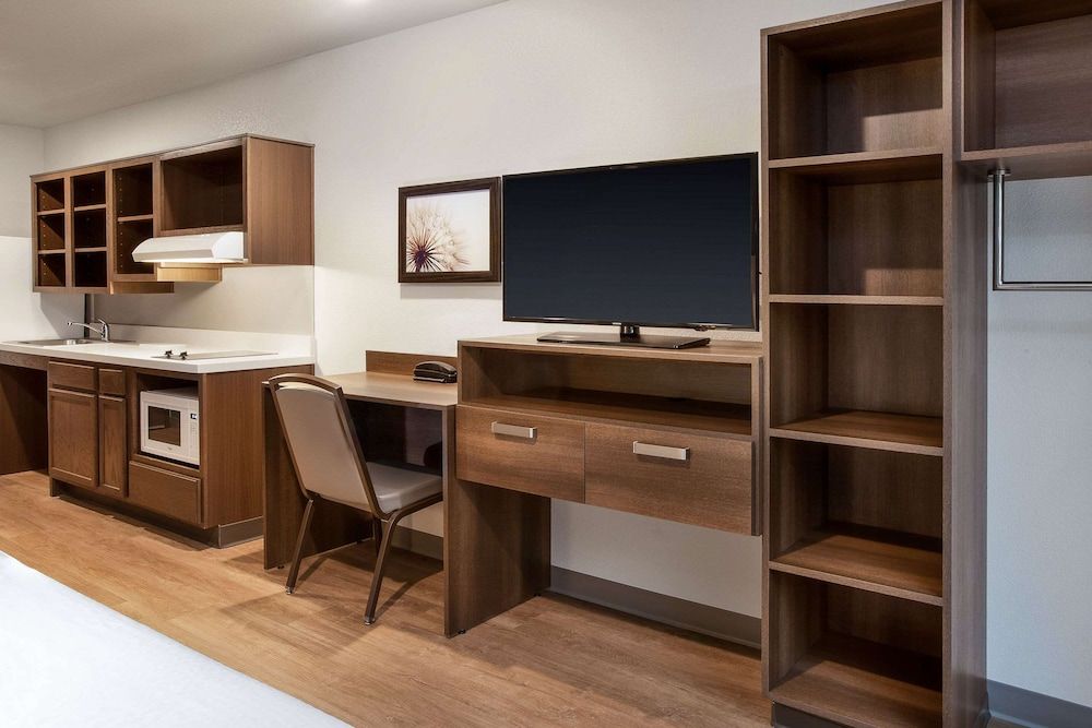 Standard Studio, 1 Queen Bed, Kitchen