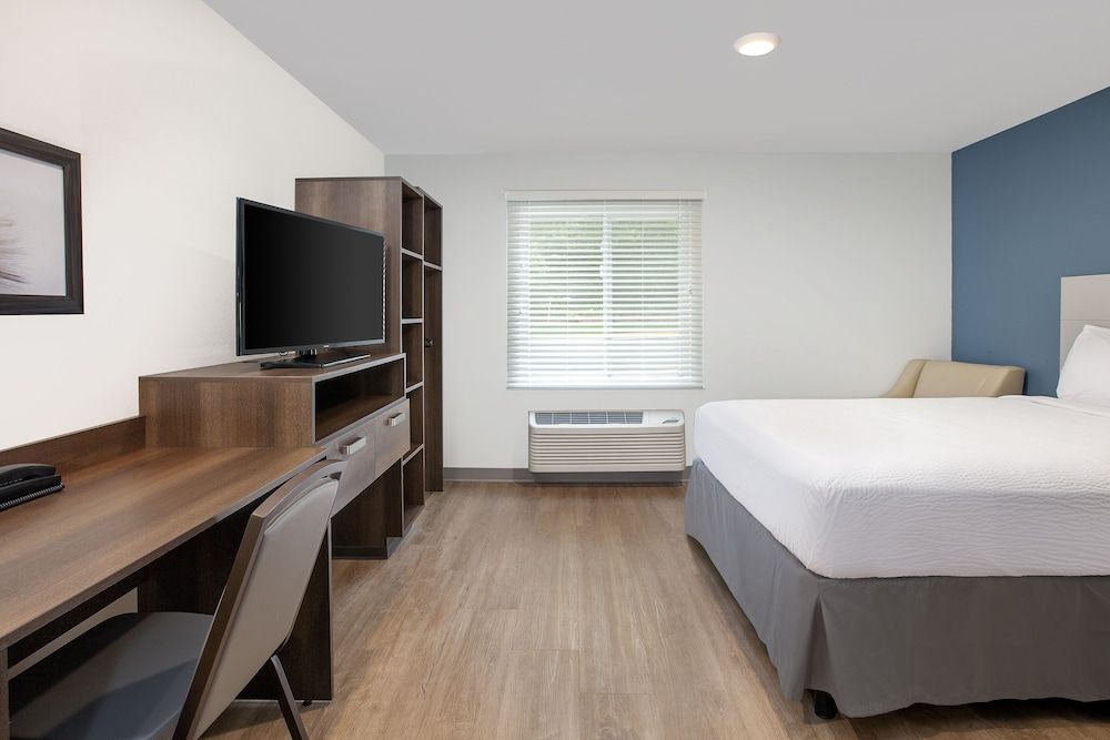 Suite, 1 Queen Bed, Accessible, Non Smoking (Roll-In Shower)