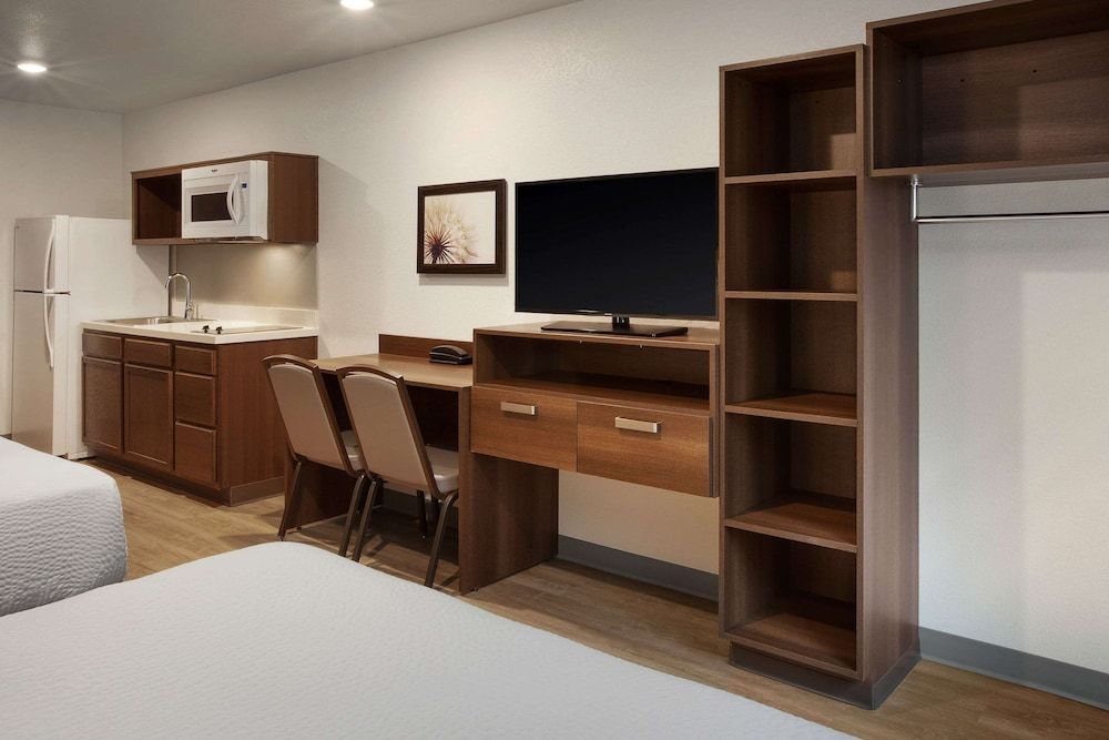 Standard Studio, 2 Queen Beds, Kitchen