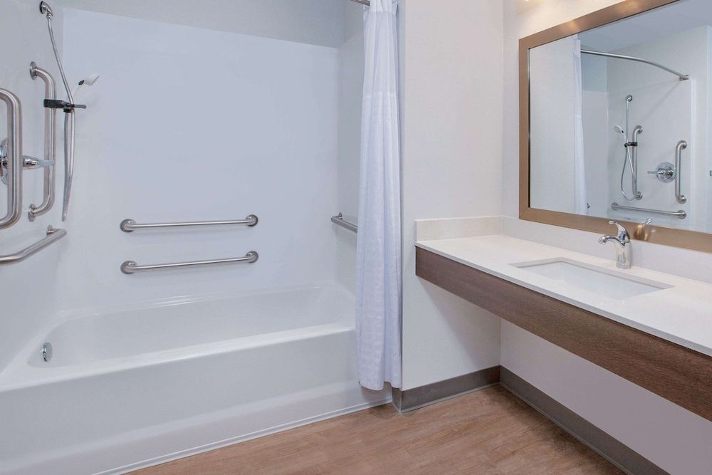 Suite, 1 Queen Bed, Accessible, Non Smoking (Accessible Tub)
