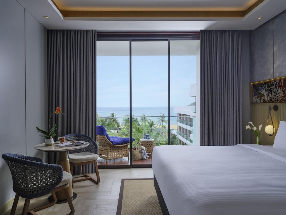 Deluxe Room, 1 King Bed, Balcony, Ocean View