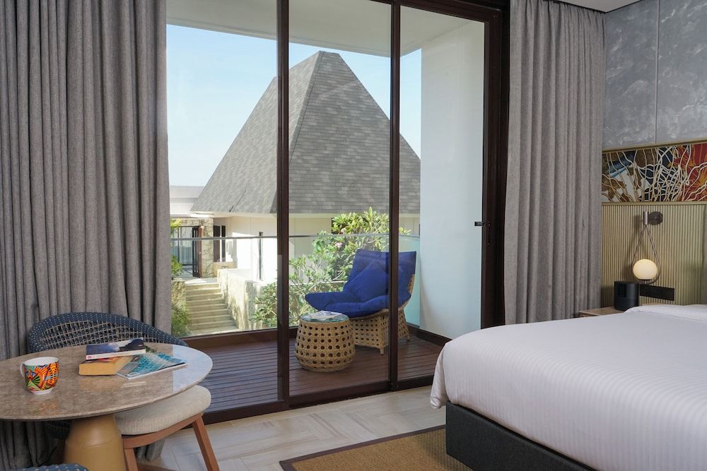 Deluxe Room, 1 King Bed, Balcony, Garden Area