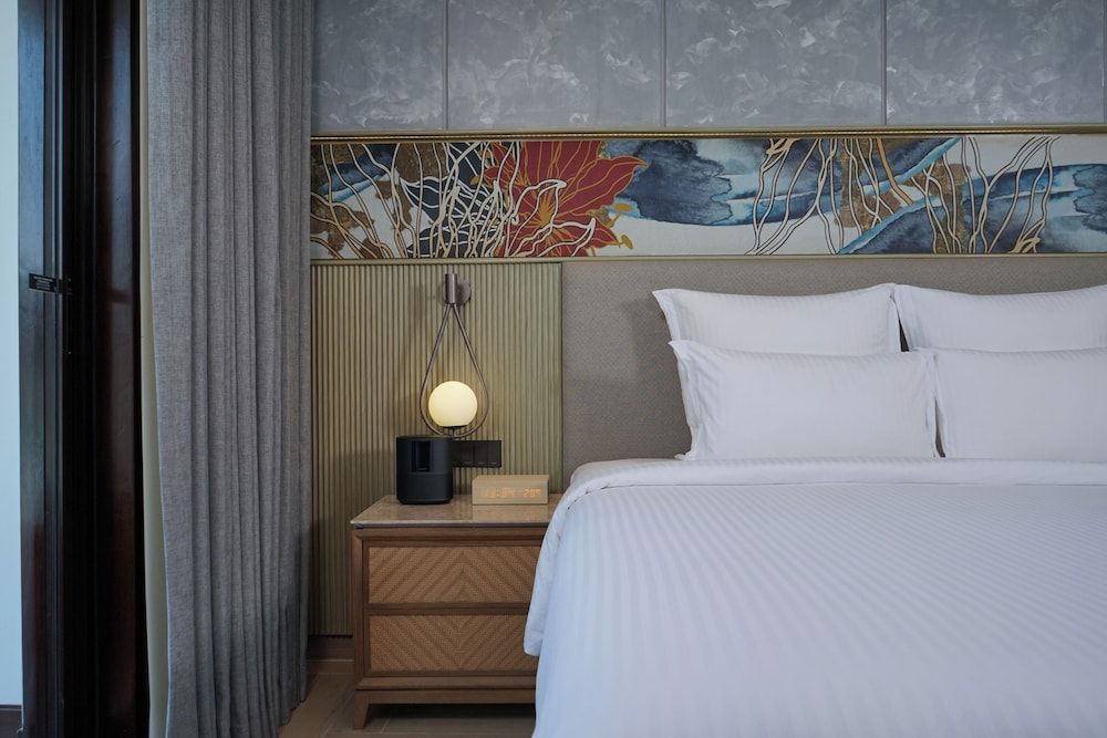 Deluxe Room, 1 King Bed, Balcony, Garden Area