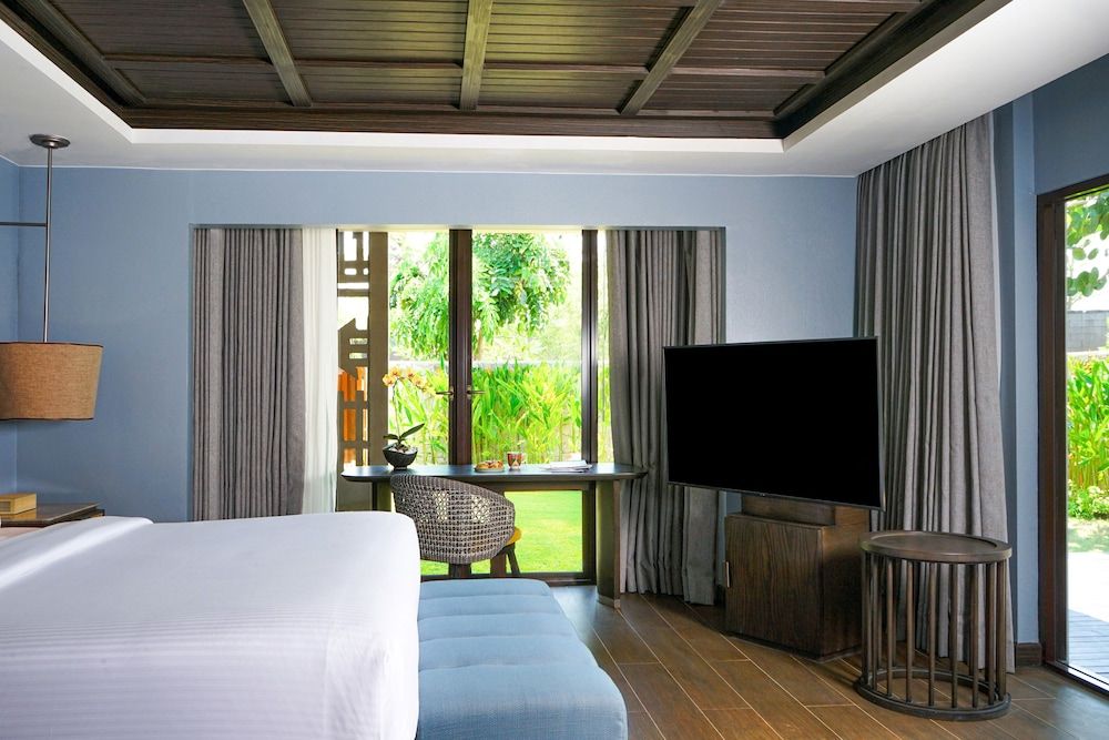 Suite, 1 King Bed, Garden View, Courtyard Area (with Plunge Pool)