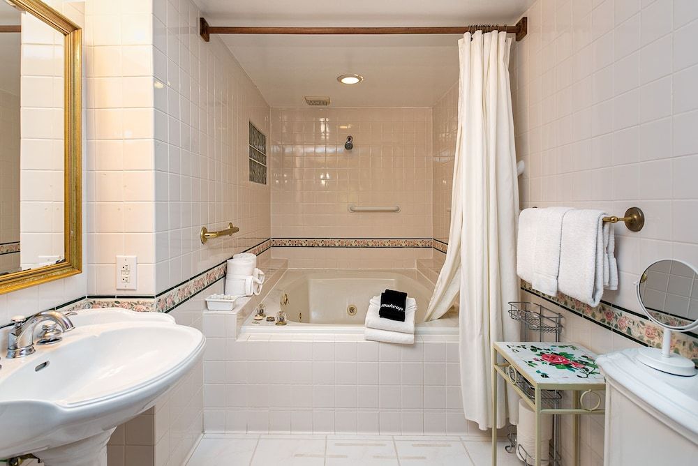 Beaufort House Inn Deluxe Double Room, 1 Queen Bed (The Ivy Terrace Room) 2