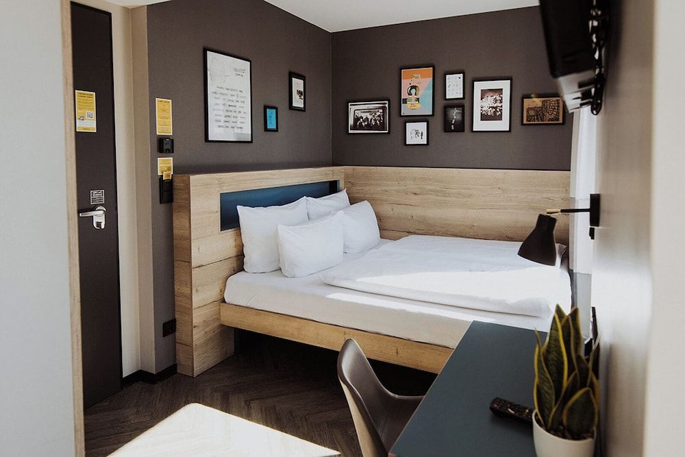 undefined Schulz Hotel Berlin Wall at the East Side Gallery 4