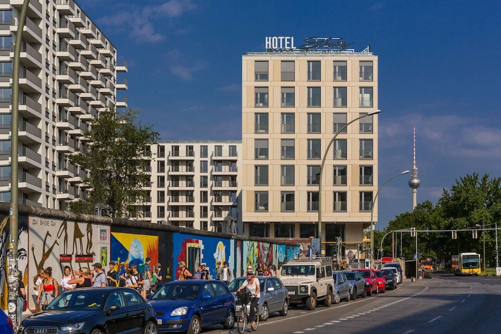 undefined Schulz Hotel Berlin Wall at the East Side Gallery 2