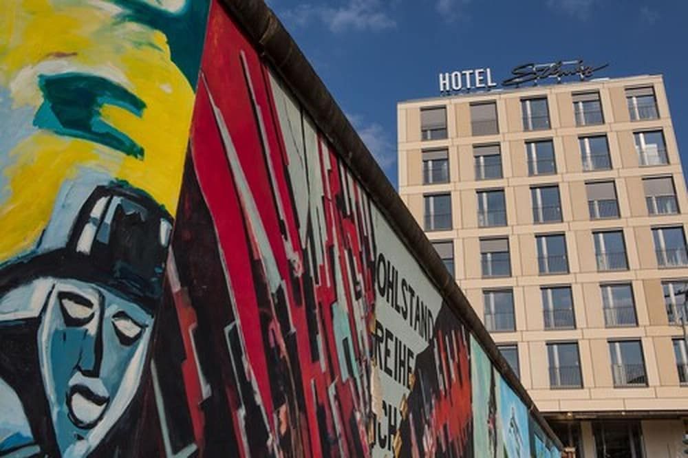 undefined Schulz Hotel Berlin Wall at the East Side Gallery 5