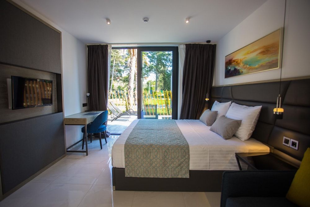 Standard Room, Balcony, Park View
