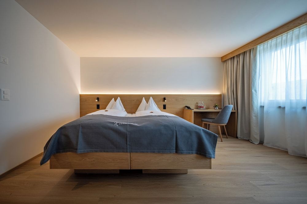 undefined Hotel Piz 4