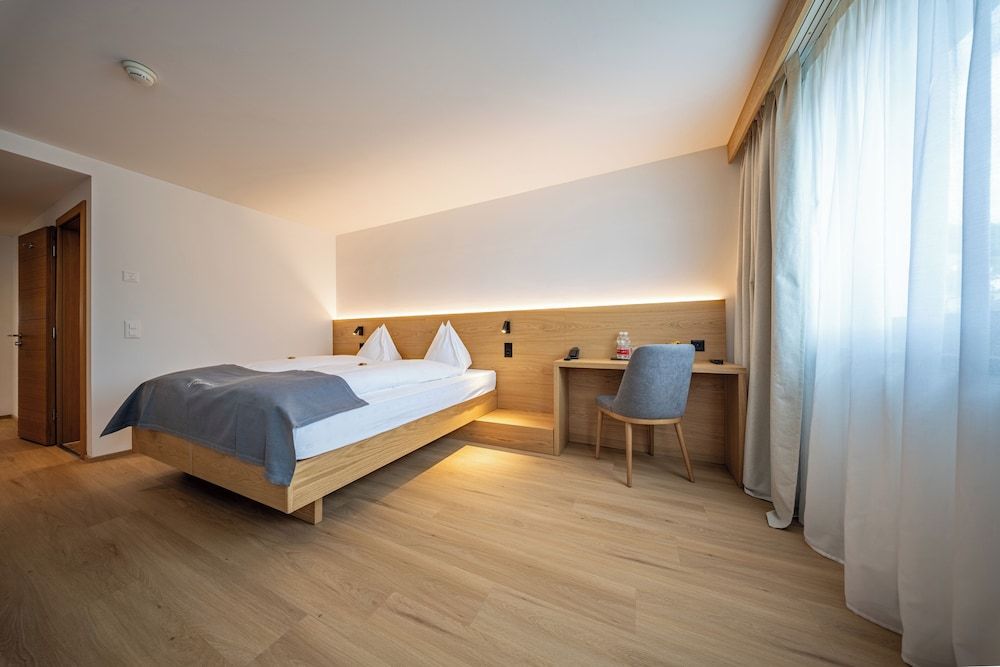 undefined Hotel Piz 8