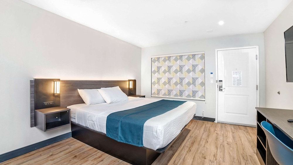 Standard Room, 1 King Bed, Accessible, Non Smoking