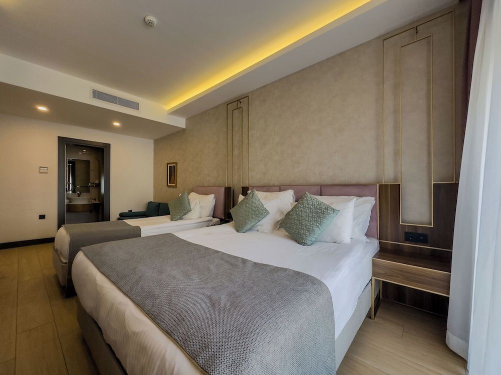 undefined Leaf Port Hotel 3