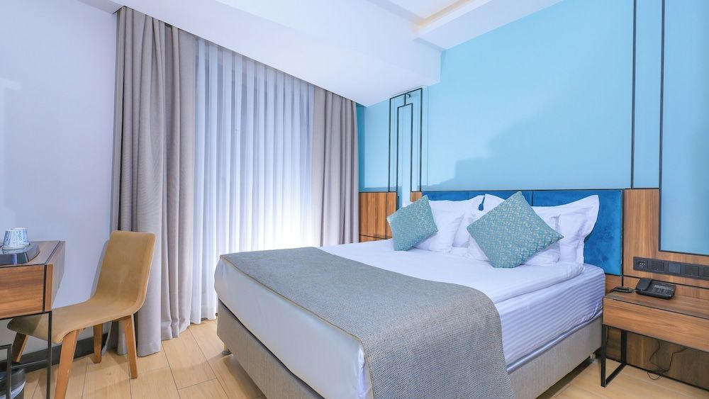 Leaf Port Hotel Standard Room, City View 2