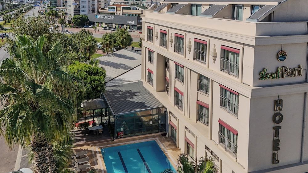 undefined Leaf Port Hotel 7