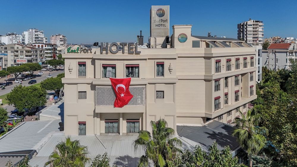 undefined Leaf Port Hotel 6