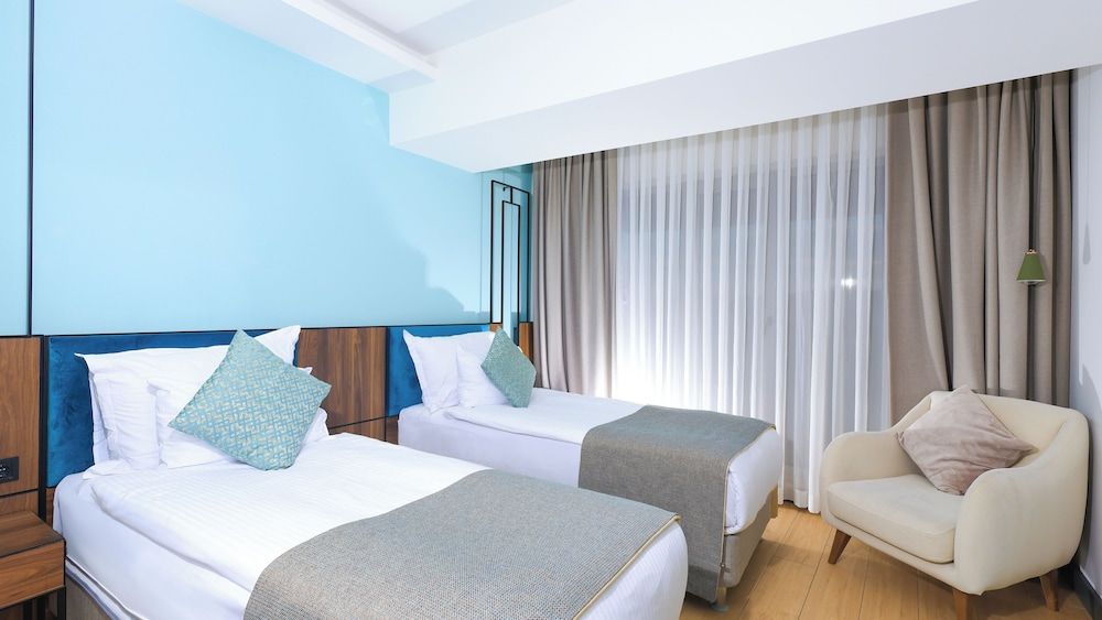 undefined Leaf Port Hotel 4