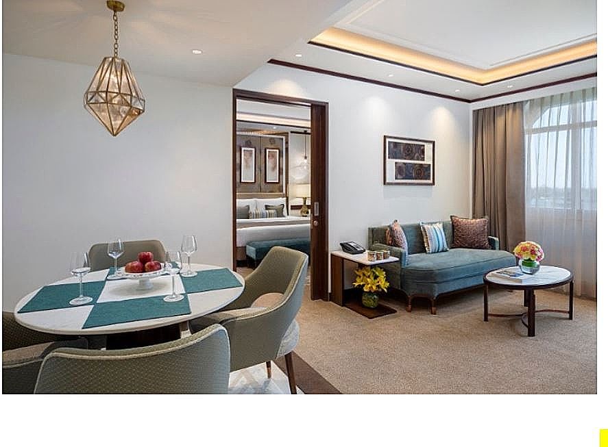 SeleQtions Suite King Bed