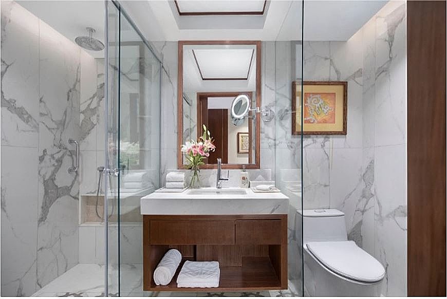 Executive Room Pool View King Bed