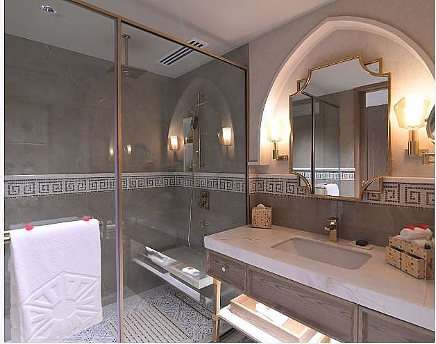 Deluxe Room King Bed