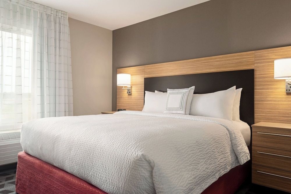 Studio, 1 King Bed with Sofa bed, Non Smoking (Mobility/Hearing Access, Roll-in Shwr)