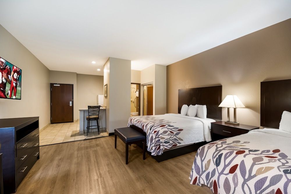 Red Roof Inn Pecos Superior Room, 2 Queen Beds, Kitchen (Smoke Free) 2