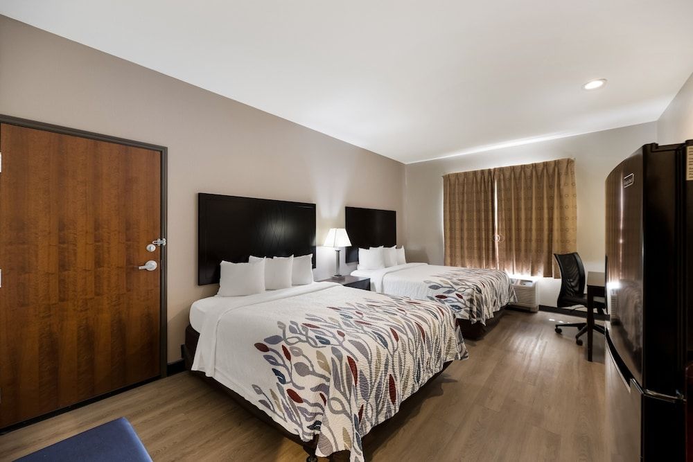 Red Roof Inn Pecos Superior Room, 2 Queen Beds (Smoke Free) 2