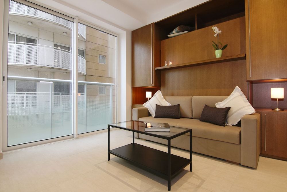 Bentley Holiday Apartments - West One Studio 6