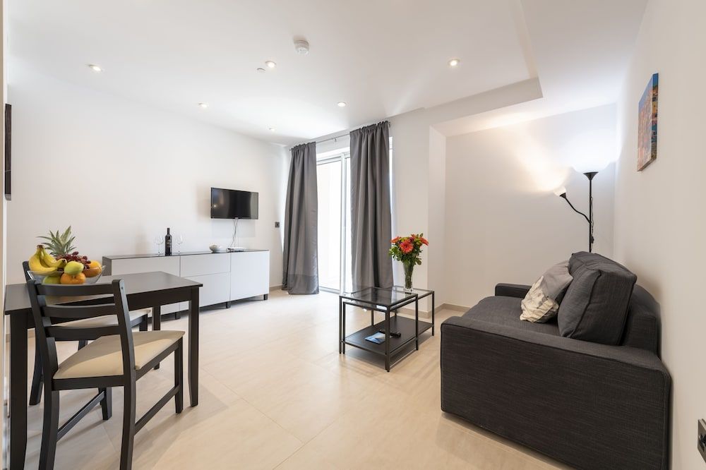 Bentley Holiday Apartments - West One One Bedroom Apartment with Sea Views and Balcony 4