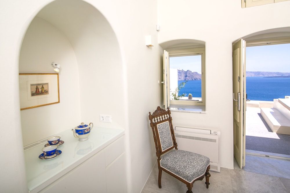 Aloia Villas Katina Villa with outdoor Hot Tub 8