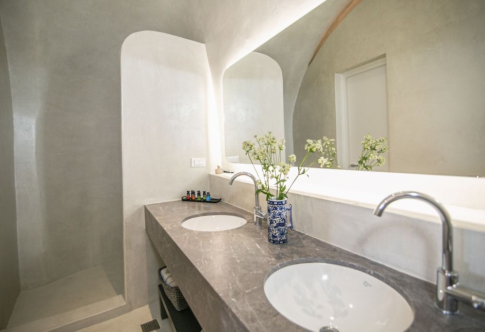 Aloia Villas Katina Villa with outdoor Hot Tub 5
