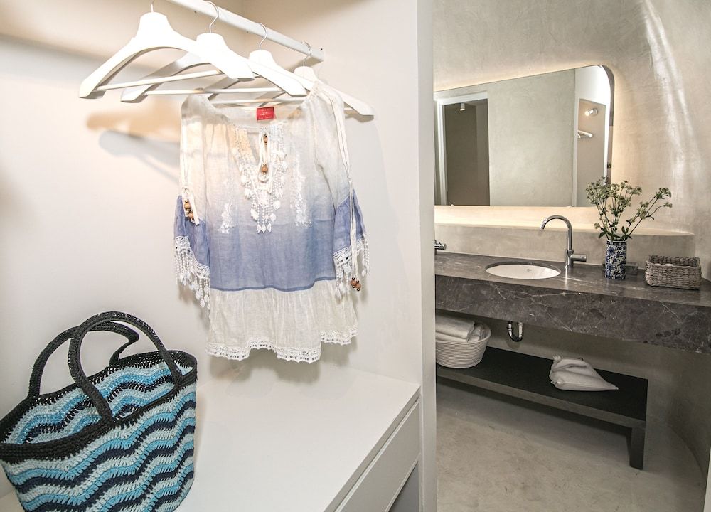 Aloia Villas Katina Villa with outdoor Hot Tub 6