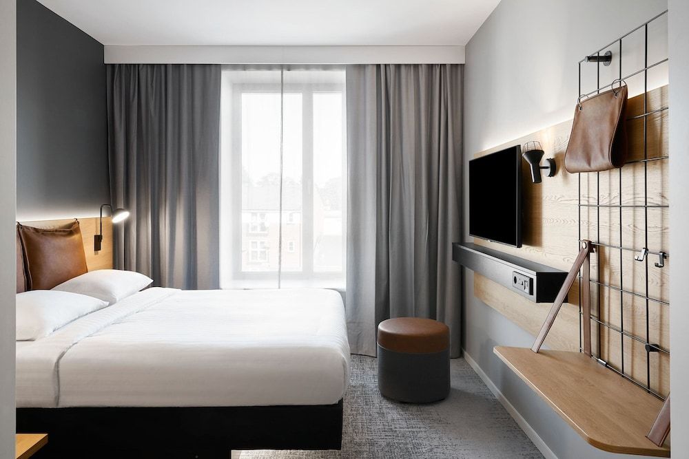 Moxy Bristol Room, 1 Queen Bed, Non Smoking 5