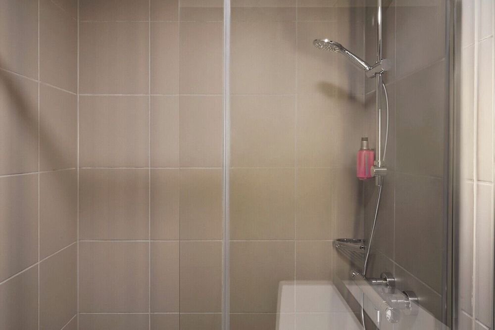 Moxy Bristol Room, 1 Queen Bed, Non Smoking 10