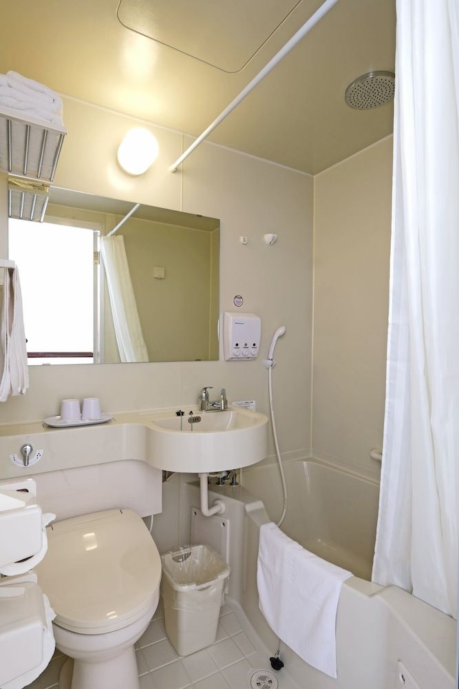 Toyoko Inn Cebu Deluxe Twin Room, Smoking 3