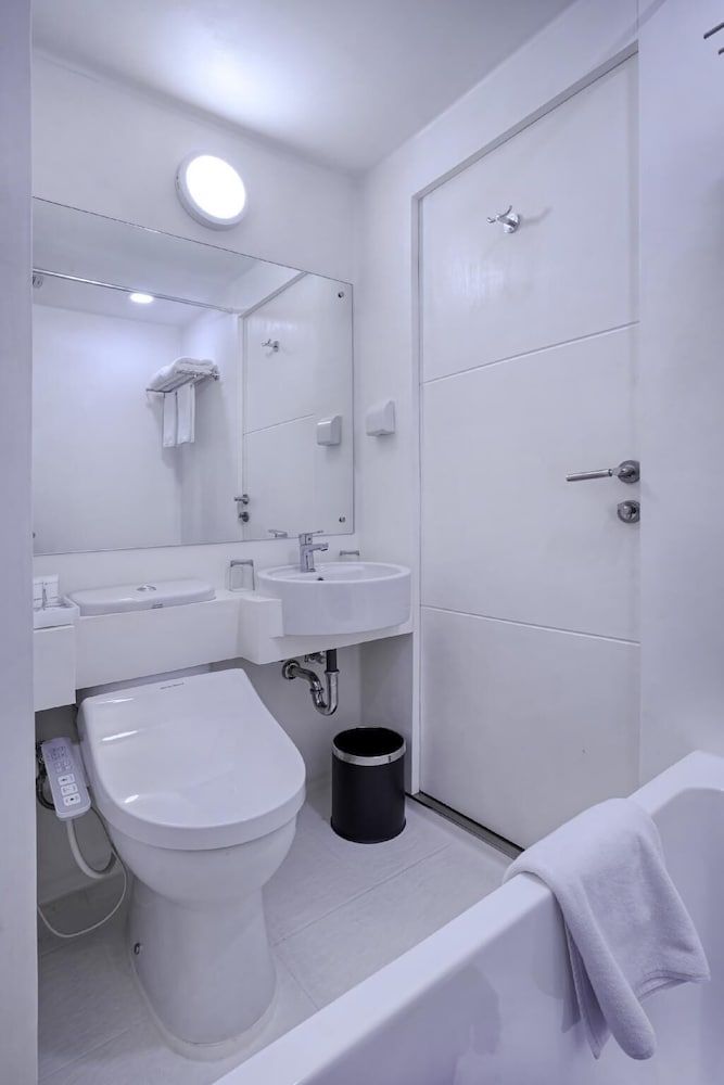 Kuretakeso Kemang Hotel Deluxe King room 4