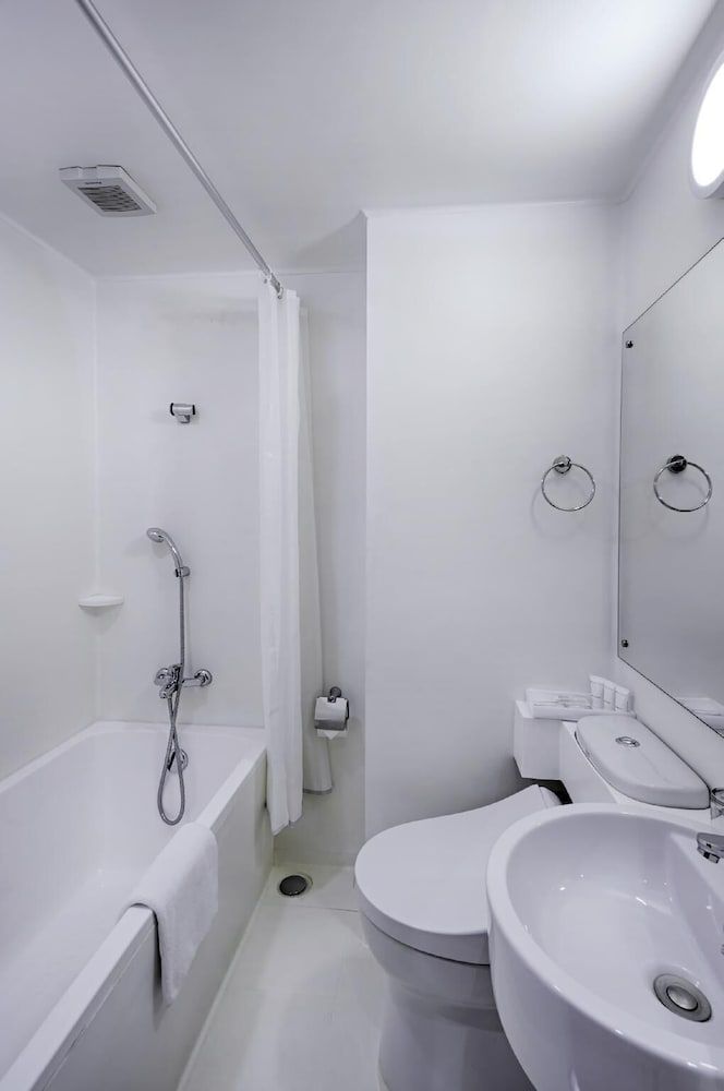 Kuretakeso Kemang Hotel Deluxe King room 3