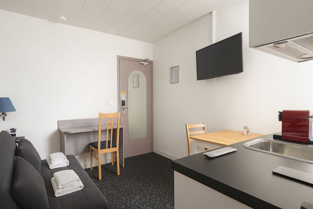 undefined Hôtel du Parc Montsouris 9