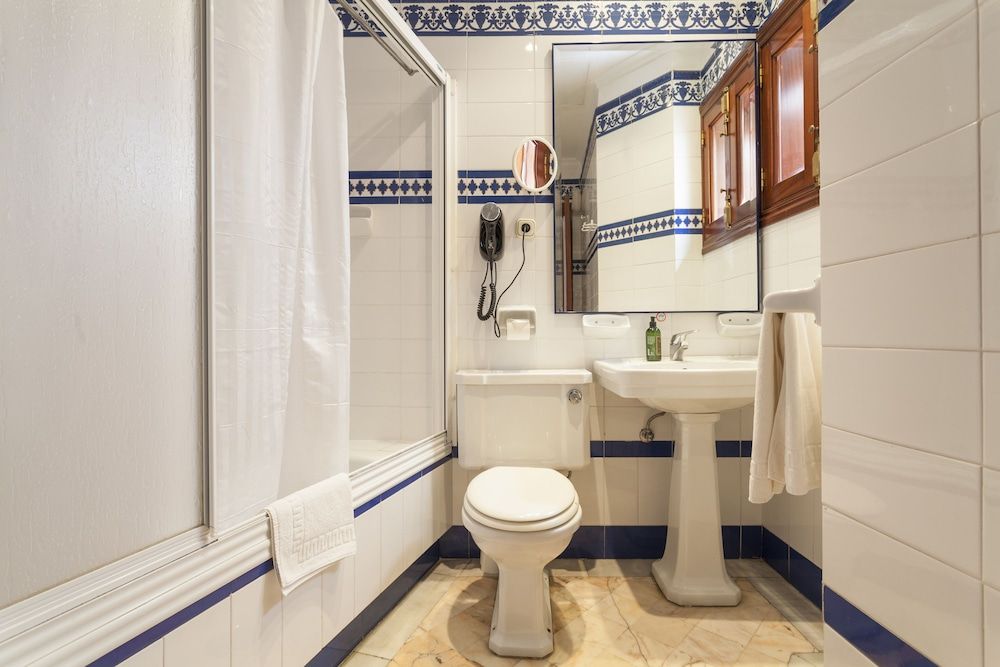 Hotel Baco Triple Room 16