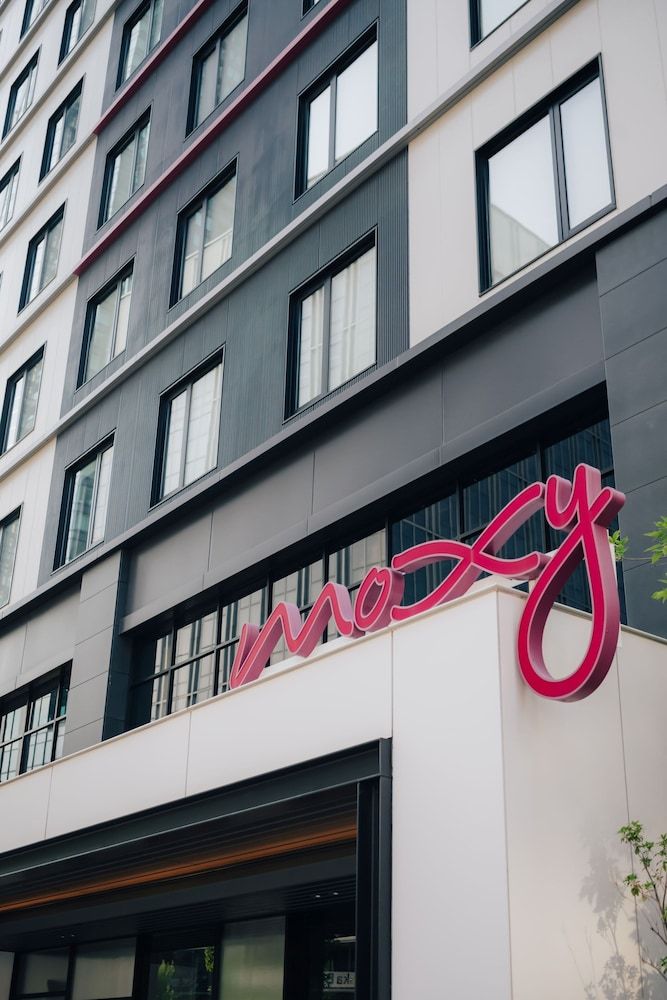 undefined Moxy Osaka Umeda 2