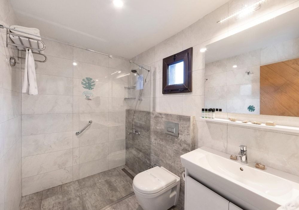 Dorman Suites Hotel Romantic Suite 8