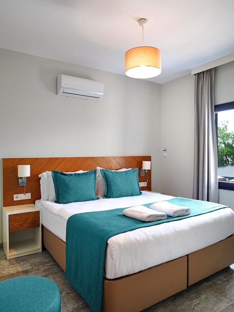 Dorman Suites Hotel Romantic Suite 2