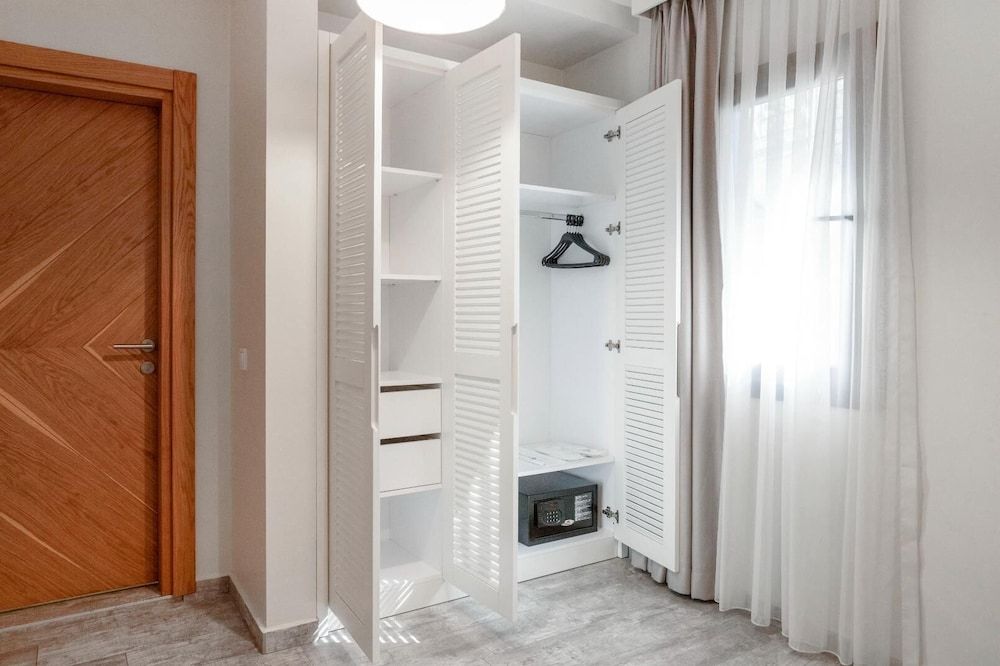 Dorman Suites Hotel Romantic Suite 15