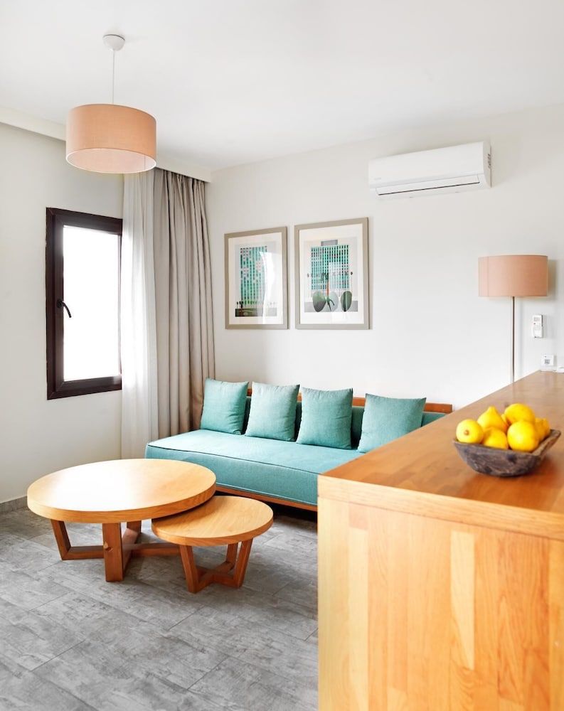 Dorman Suites Hotel Romantic Suite 4