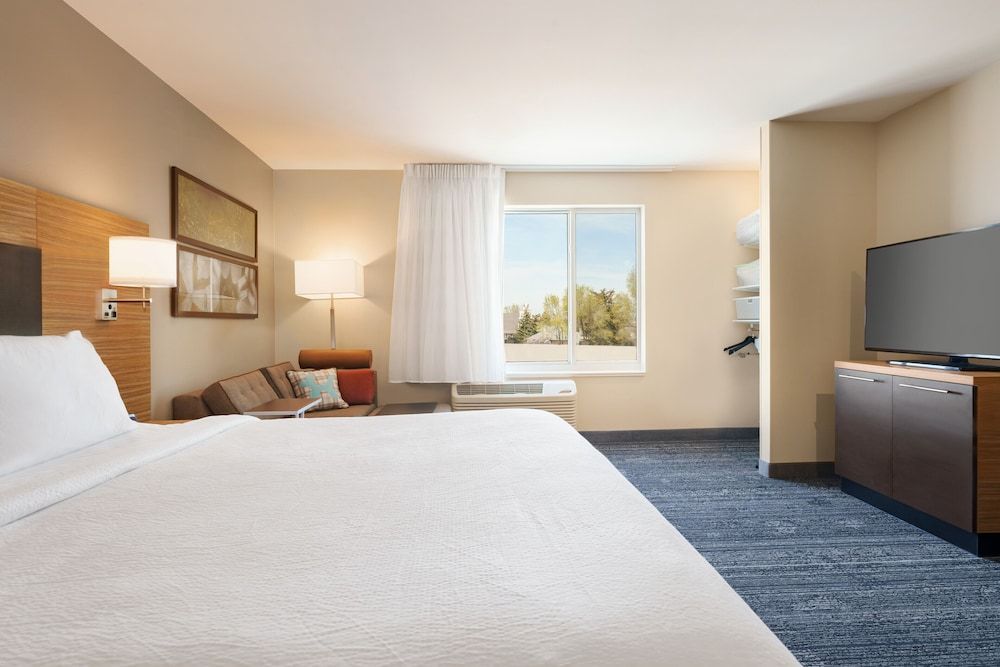 Studio, 1 King Bed with Sofa bed, Courtyard View (Mobility Accessible, Tub)