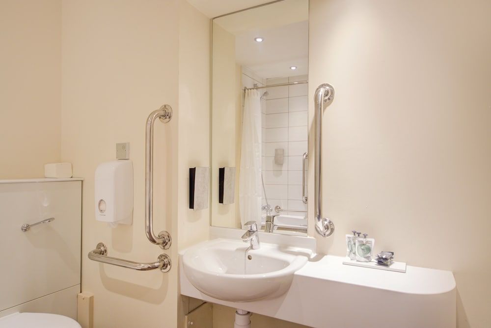 Belvilla Newport City Centre Hotel - Lifestyle Deluxe Double Room, 1 Double Bed 5